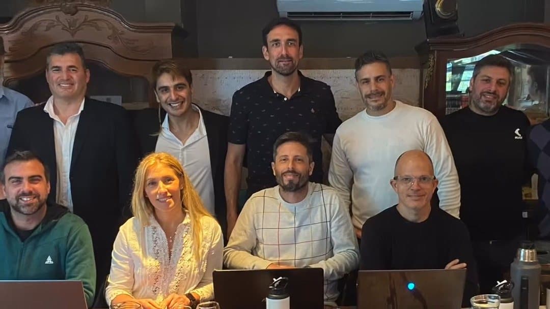 Hernán Bilczyk con los colegas del curso de City Bell