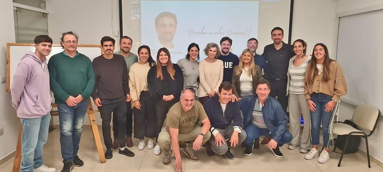 Grupo de colegas del curso de carga inmediata en Mar del Plata